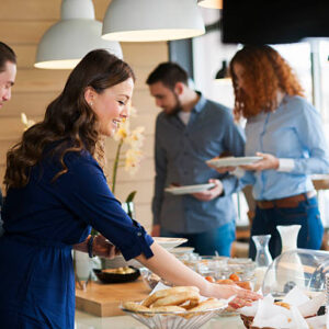 Desayuno para Asociados: Replanteando los Servicios Intragrupo